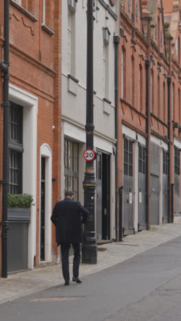 Vídeo-Vertical-De-Edificios-Residenciales-Y-De-Oficinas-En-Bourdon-Street-Mayfair-Londres